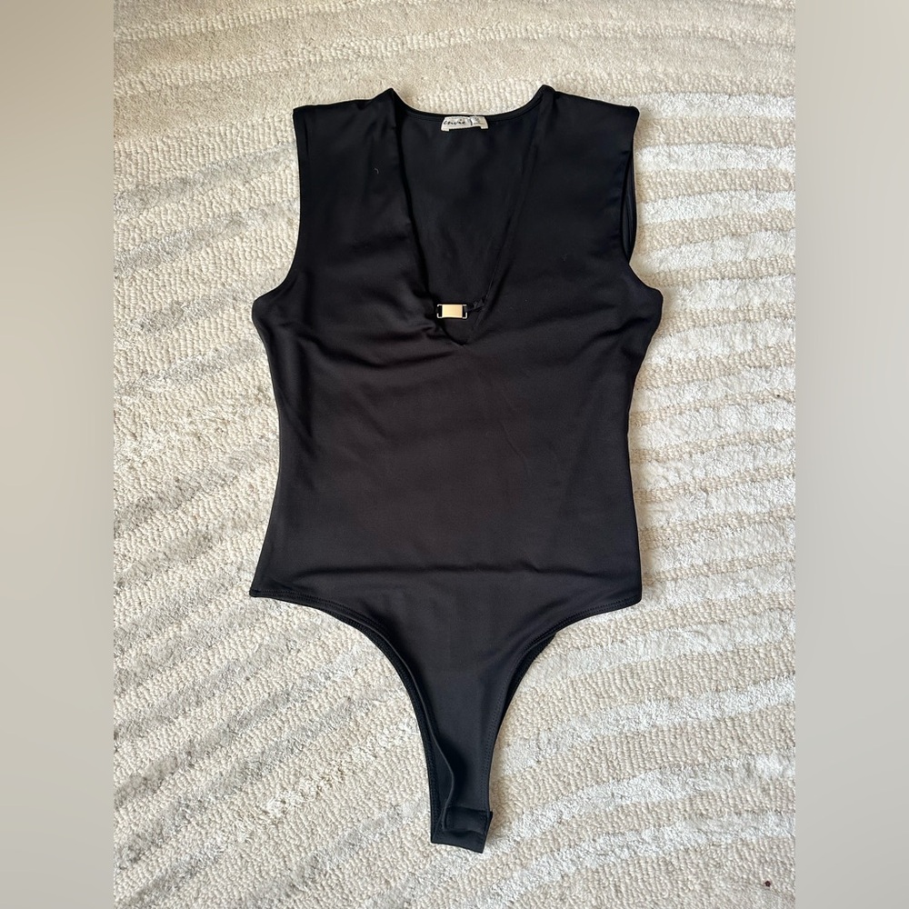 Elegant Black Sleeveless Bodysuit - Picture 7 of 9